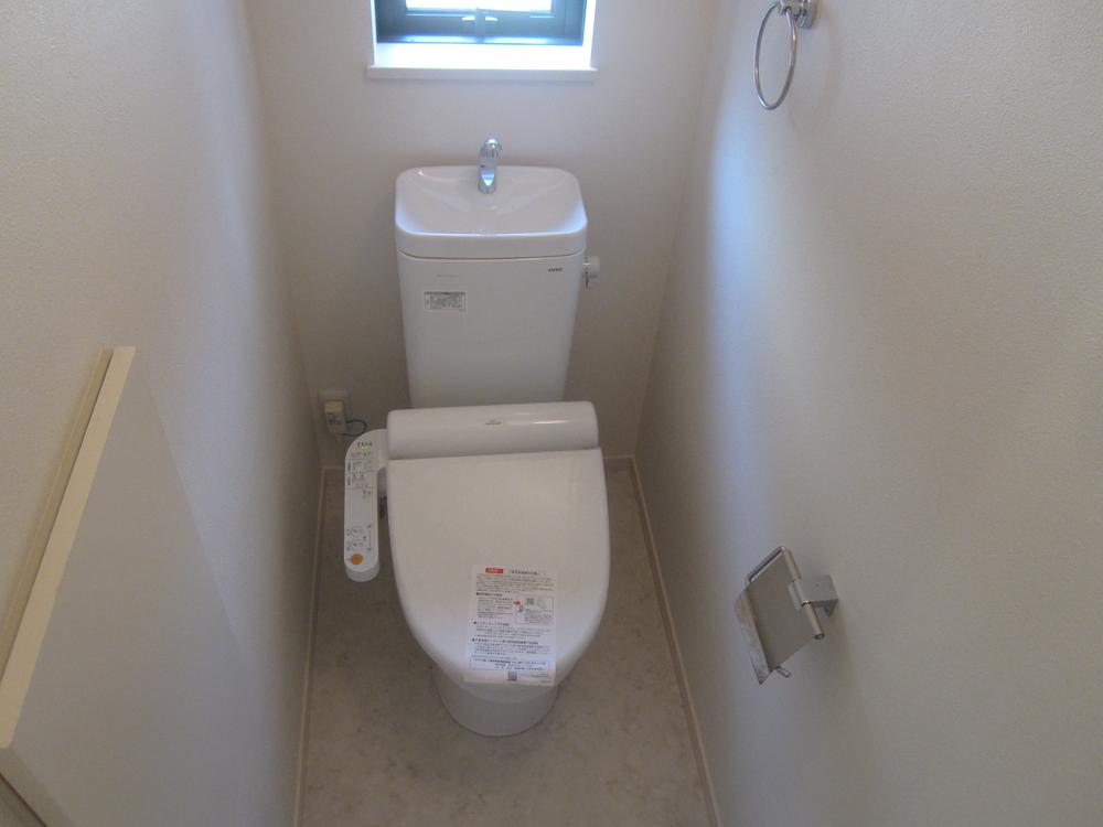 Toilet. Indoor (11 May 2013) Shooting