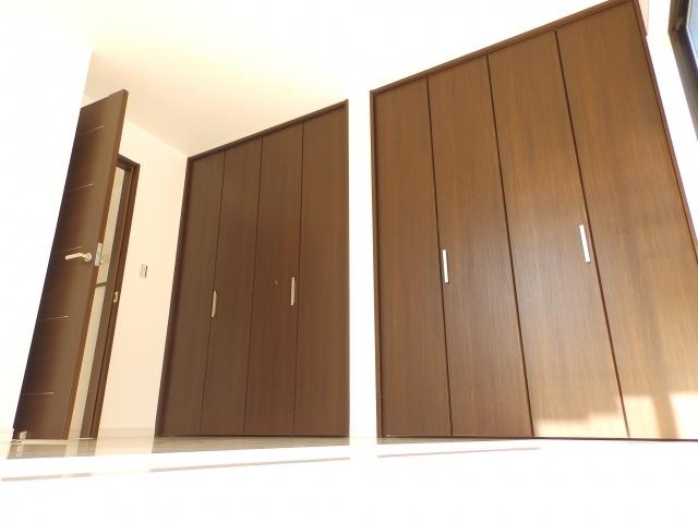 Non-living room. East side Western-style