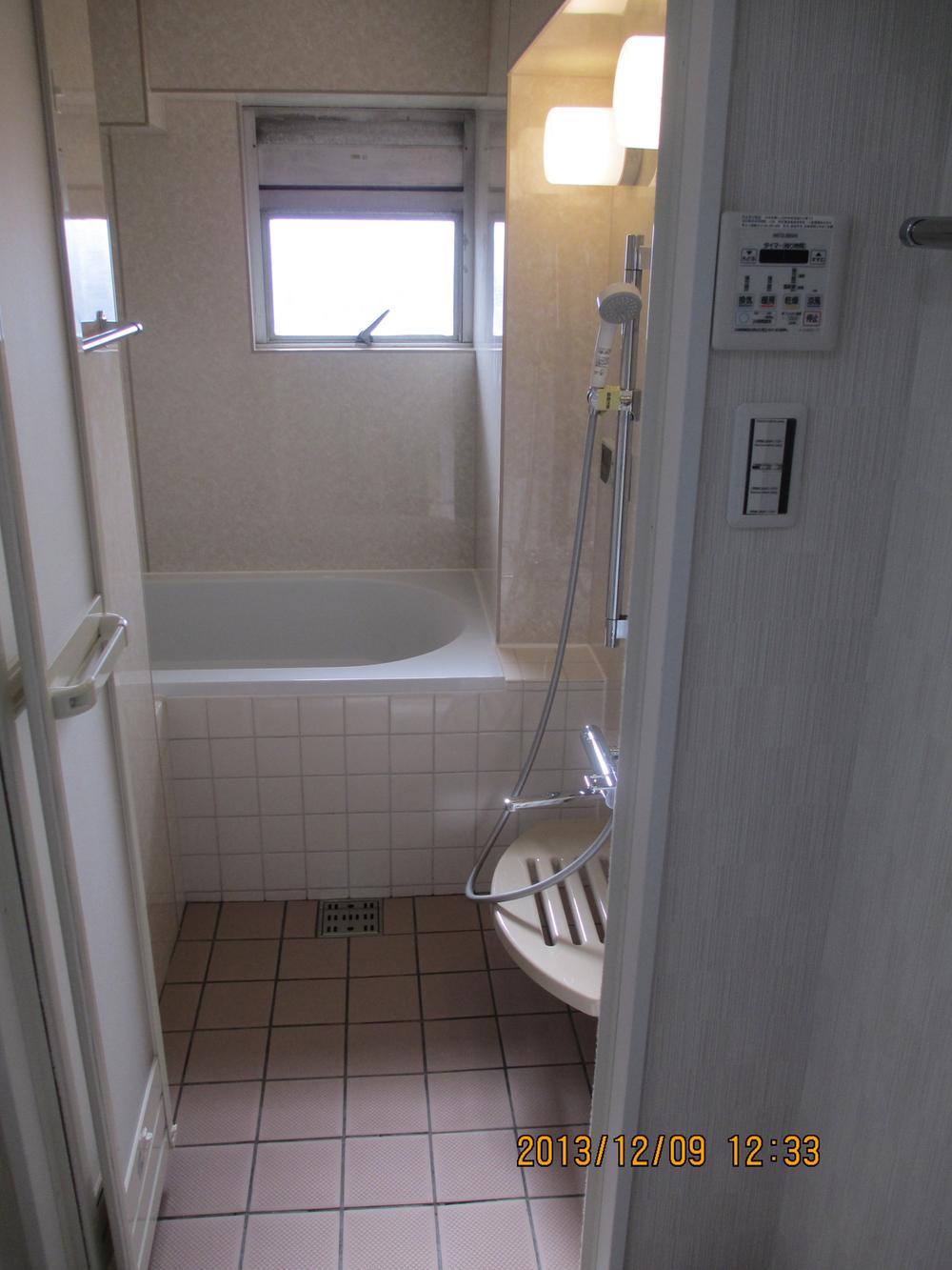 Bathroom. Indoor (12 May 2013) Shooting