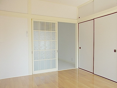 Living and room. Facing south Day good Western-style 6 Pledge