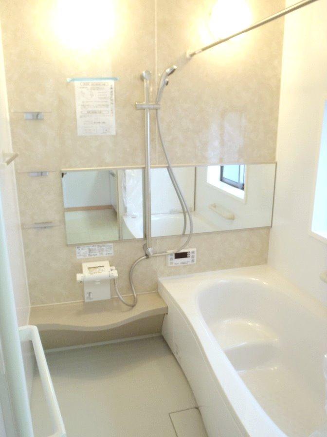 Bathroom. Indoor (12 May 2013) Shooting