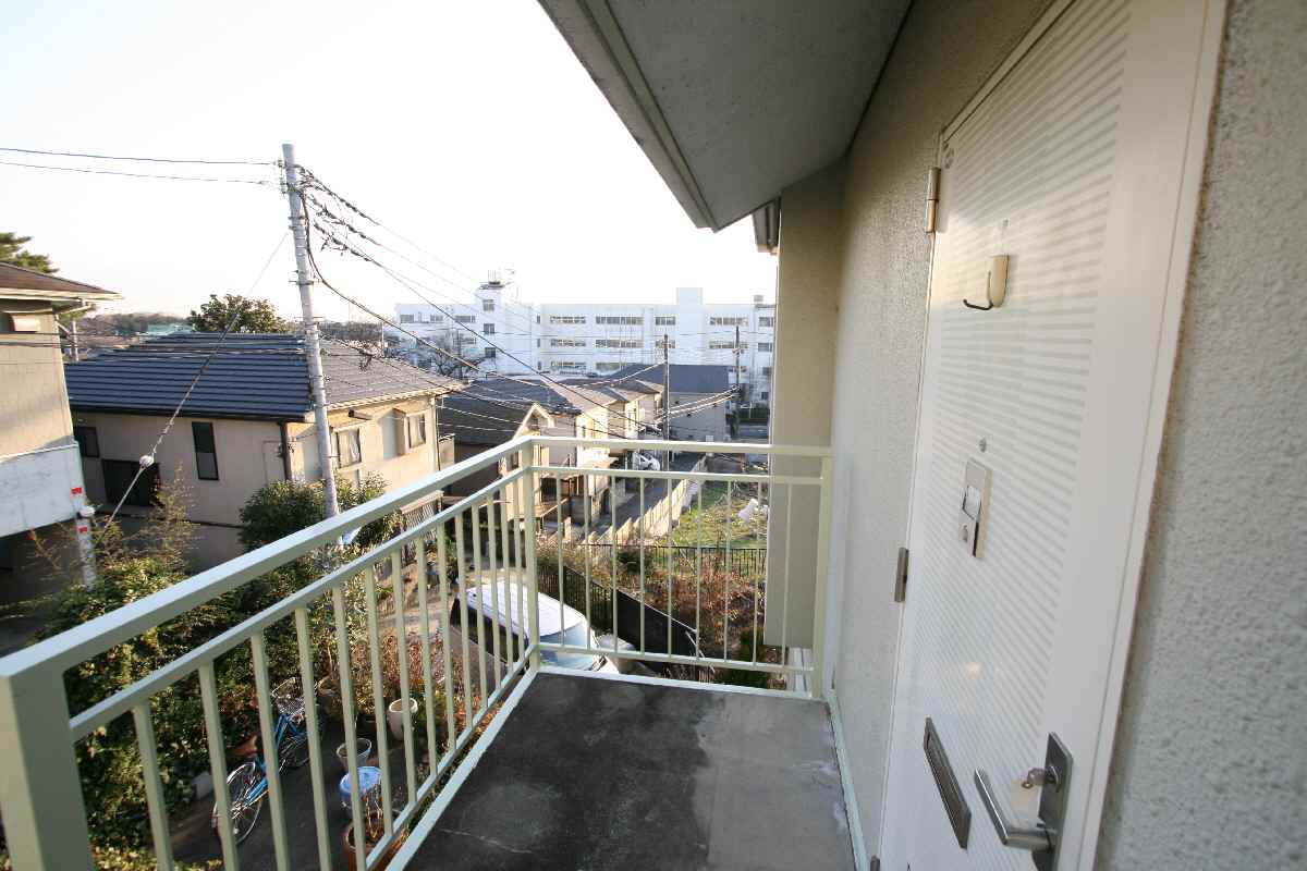 Other. 0m to scenery (other) as seen from the front door