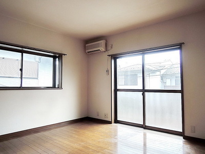 Living and room. Western-style 8 pledge