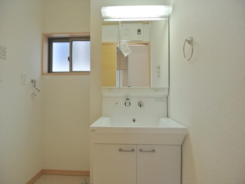 Wash basin, toilet. Local (12 May 2013) Shooting