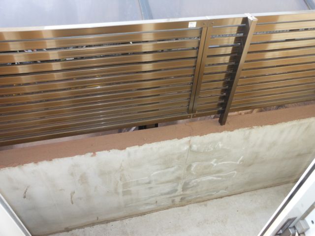 Balcony. Not worried if there is a blindfold is also on the first floor