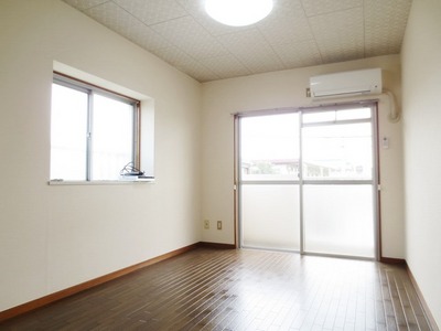 Other room space. Sunny