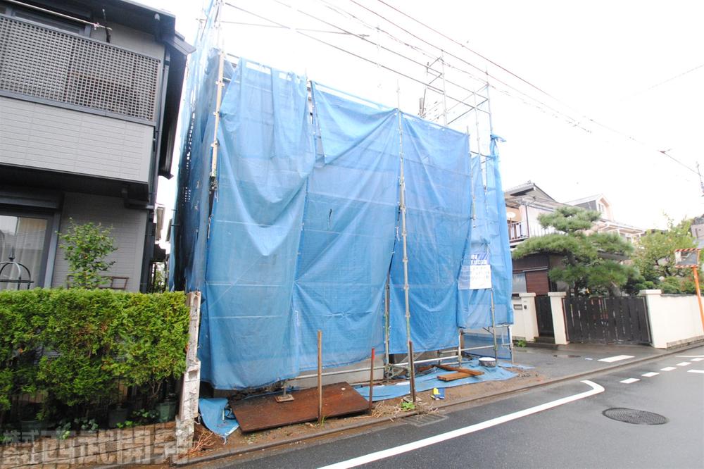 Local photos, including front road. Local (10 May 2013) Shooting This selling local