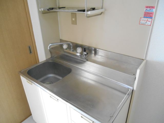 Kitchen. Gas stove can be installed, It comes with a housed in the upper part