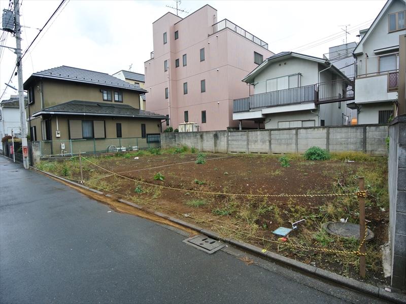 Local photos, including front road. Local (11 May 2013) Shooting