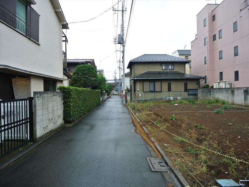 Local photos, including front road. Local (11 May 2013) Shooting