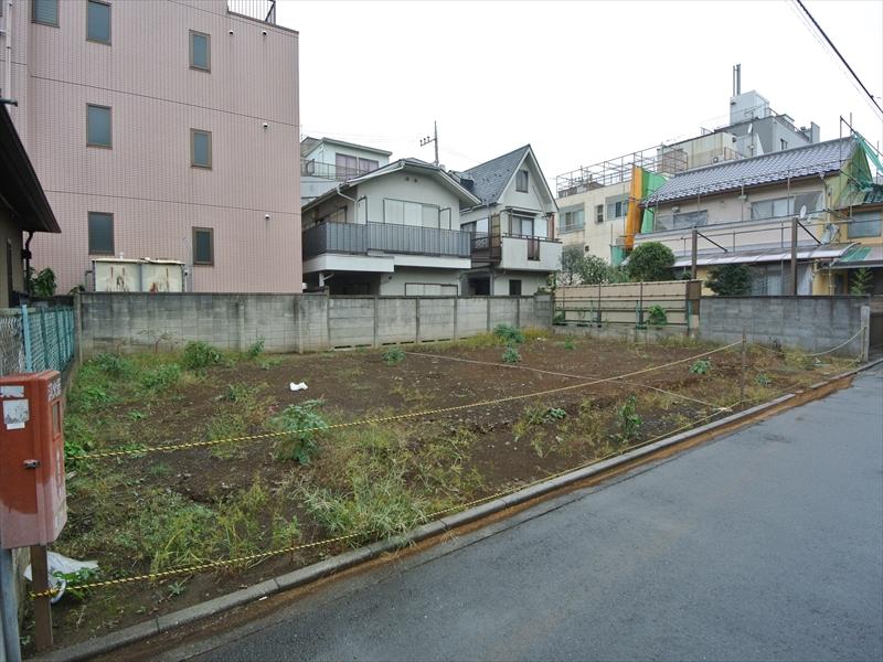 Local photos, including front road. Local (11 May 2013) Shooting