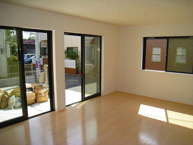 Same specifications photos (living). Seller construction cases _ living