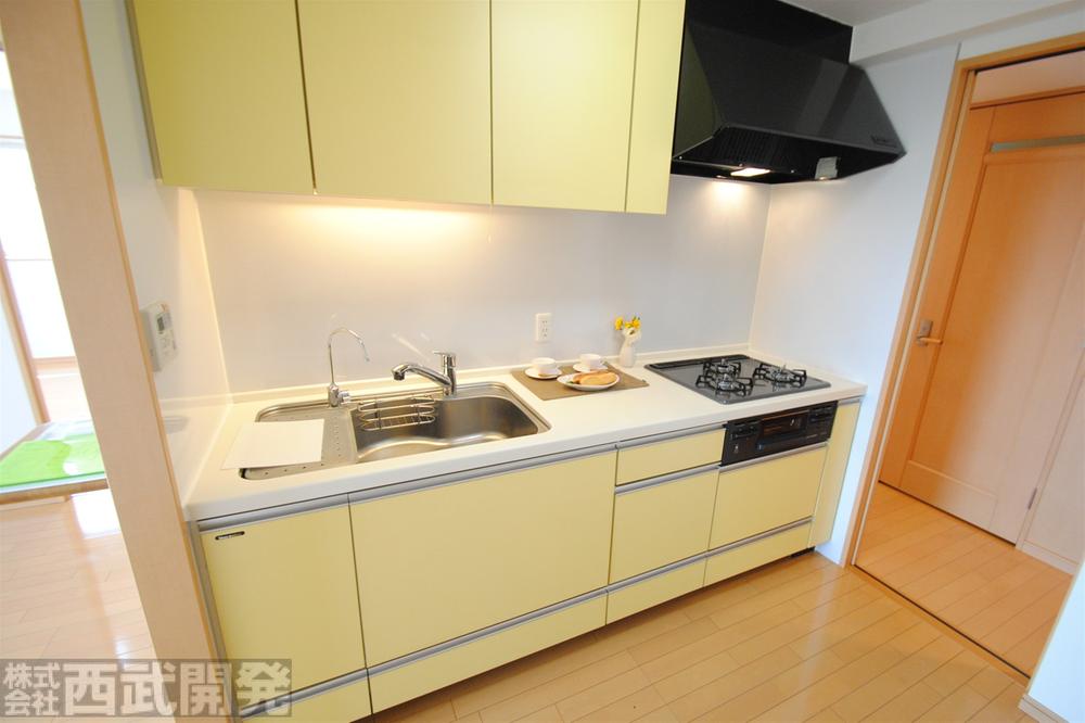 Kitchen. Kitchen: artificial marble kitchen
