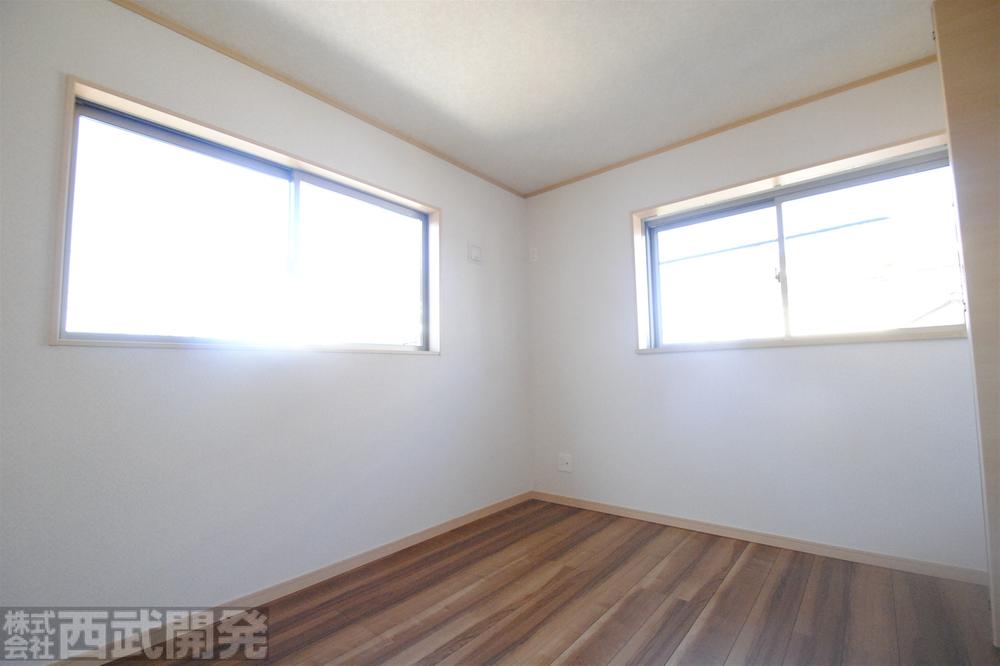 Non-living room. 1 Building