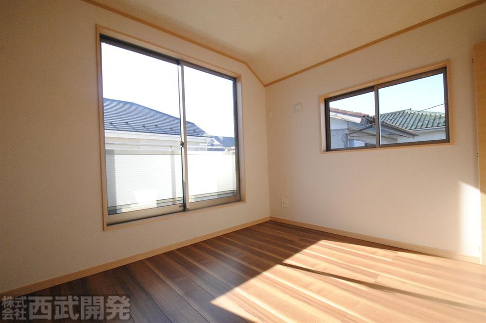 Non-living room. 1 Building