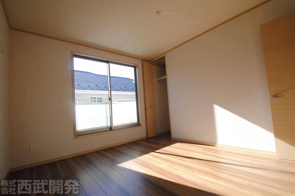 Non-living room. 1 Building