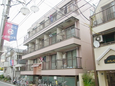 Building appearance. But is a station near, Is a quiet environment