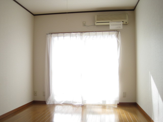 Living and room. ☆ Sunny ☆