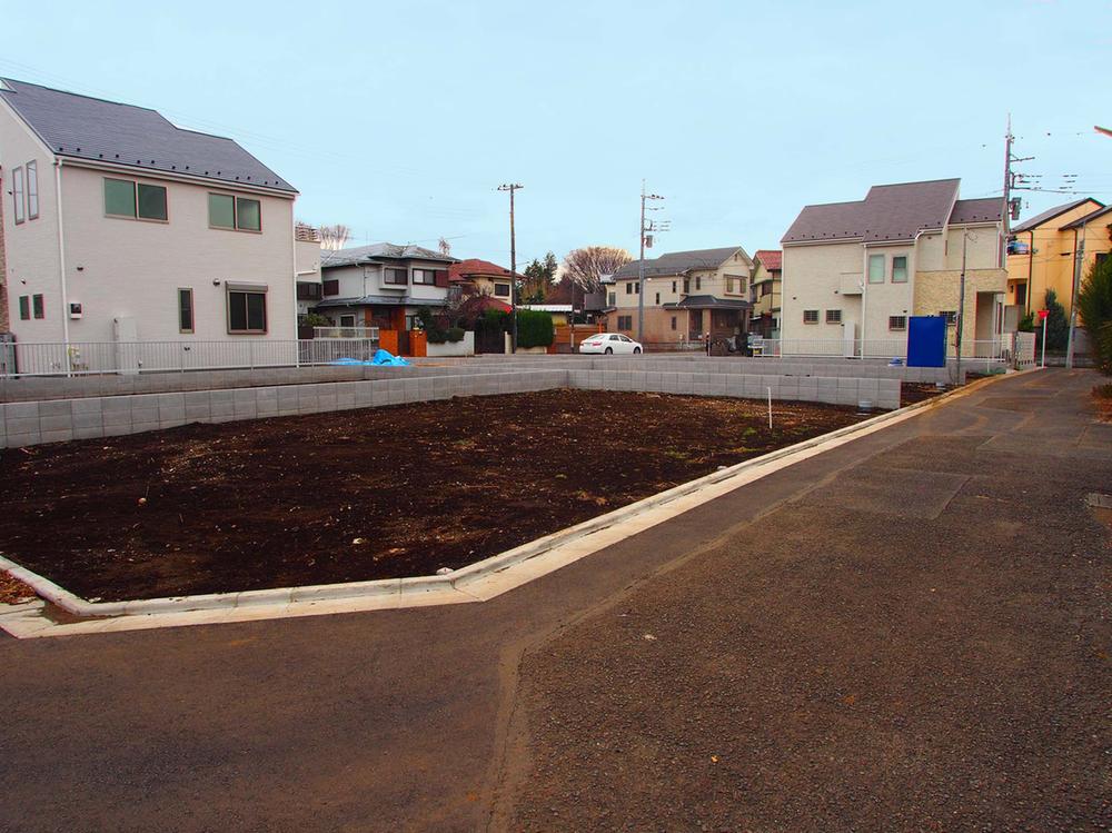 Local photos, including front road. Local (12 May 2013) Shooting