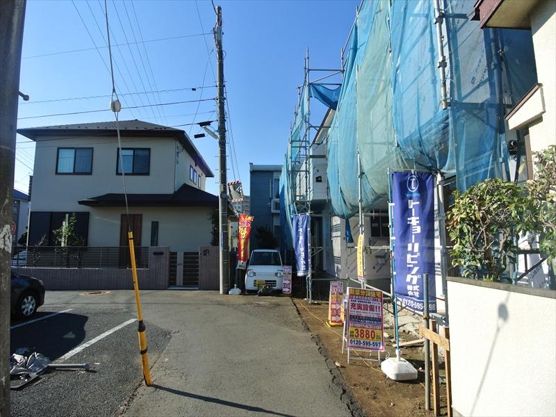 Local photos, including front road. Local (12 May 2013) Shooting