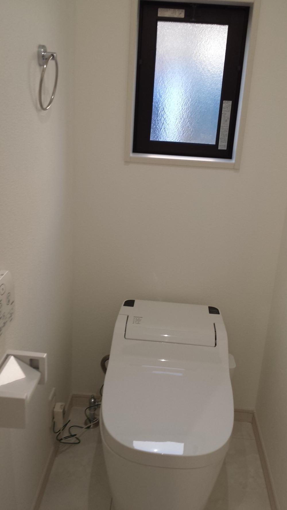 Toilet. Local (12 May 2013) Shooting