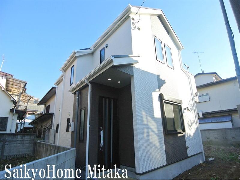 Local photos, including front road. Local (12 May 2013) Shooting