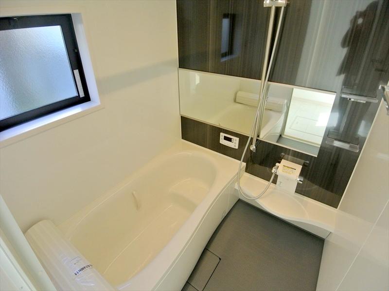 Bathroom. Local (12 May 2013) Shooting