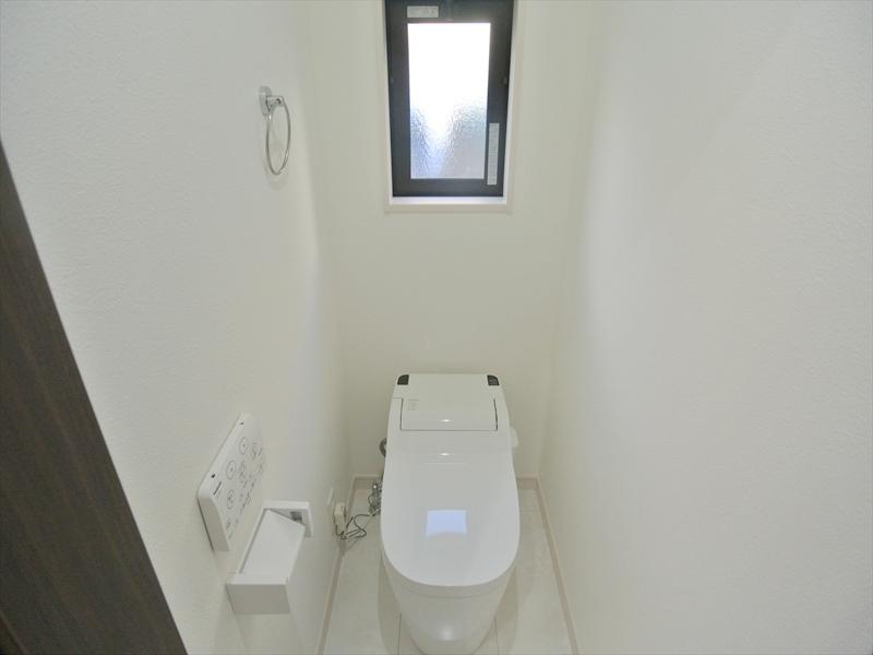 Toilet. Local (12 May 2013) Shooting