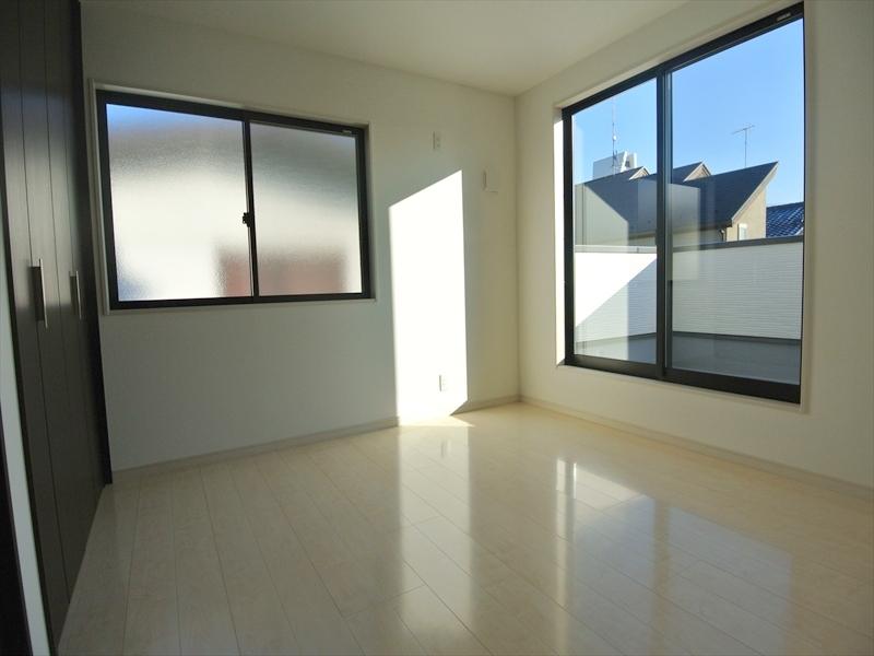 Non-living room. Local (12 May 2013) Shooting