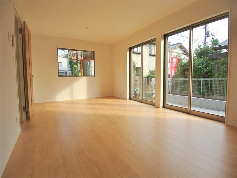 Living. Local (10 May 2013) Shooting