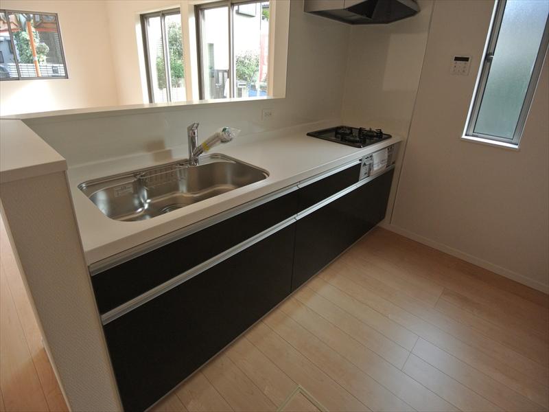 Kitchen. Local (10 May 2013) Shooting