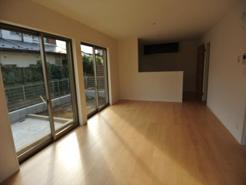 Living. Local (10 May 2013) Shooting