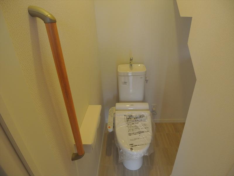 Toilet. Local (10 May 2013) Shooting