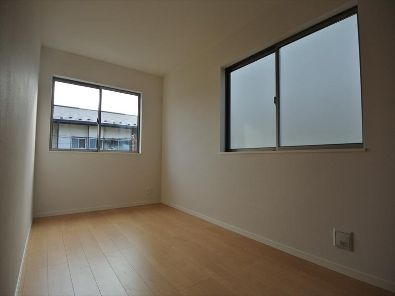 Non-living room. Local (10 May 2013) Shooting