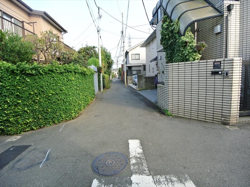 Local photos, including front road. Local (10 May 2013) Shooting