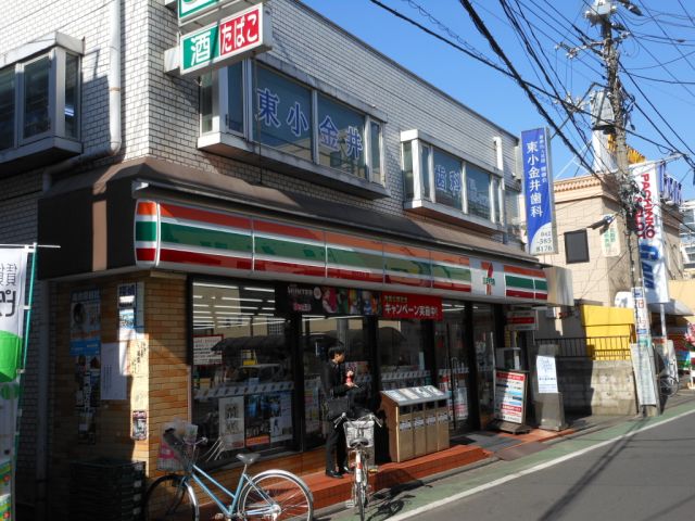 Convenience store. 570m to Seven-Eleven (convenience store)
