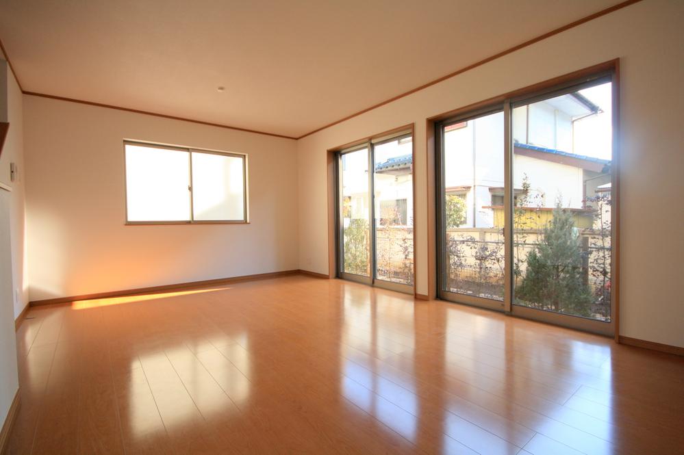 Same specifications photos (living). Seller same specifications