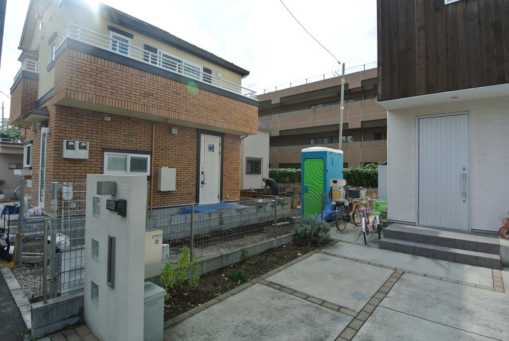 Local appearance photo. Local (10 May 2013) Shooting