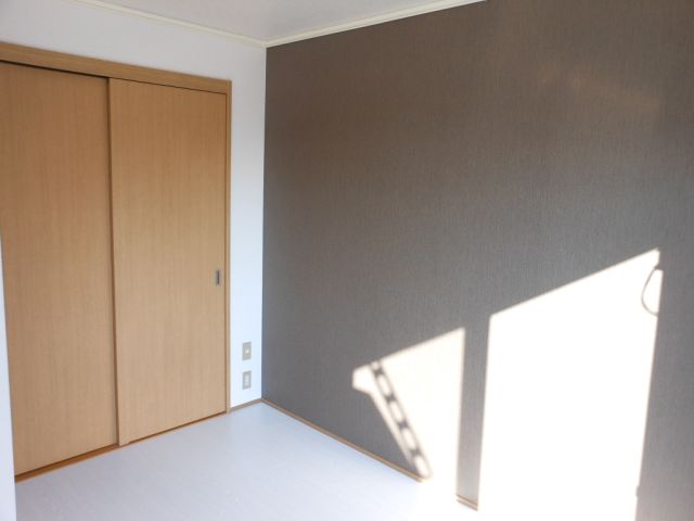 Living and room. Accent Cross stylish rooms