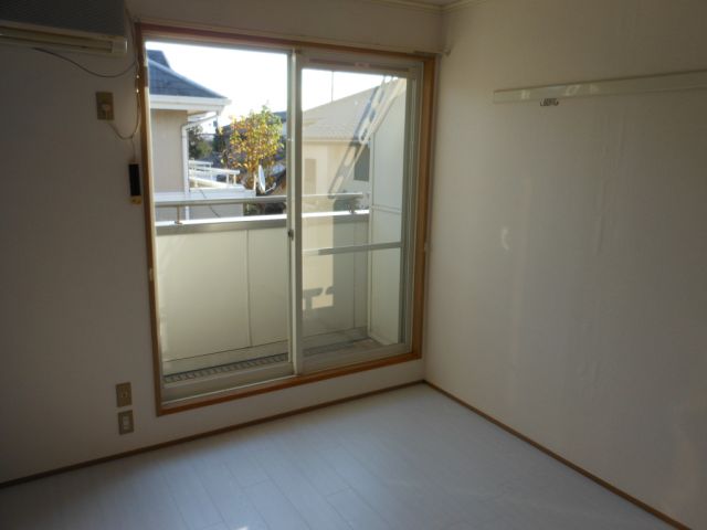 Living and room. Bright and produce a white floor room