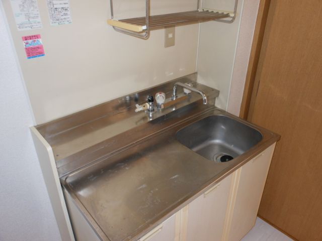 Kitchen. Recommended for self-catering school in the gas stove installation Allowed