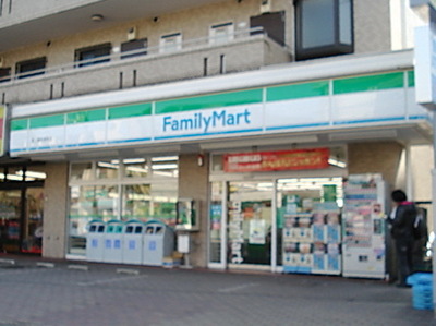 Convenience store. 550m to Family Mart (convenience store)