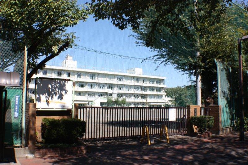 Junior high school. 750m to the south junior high school