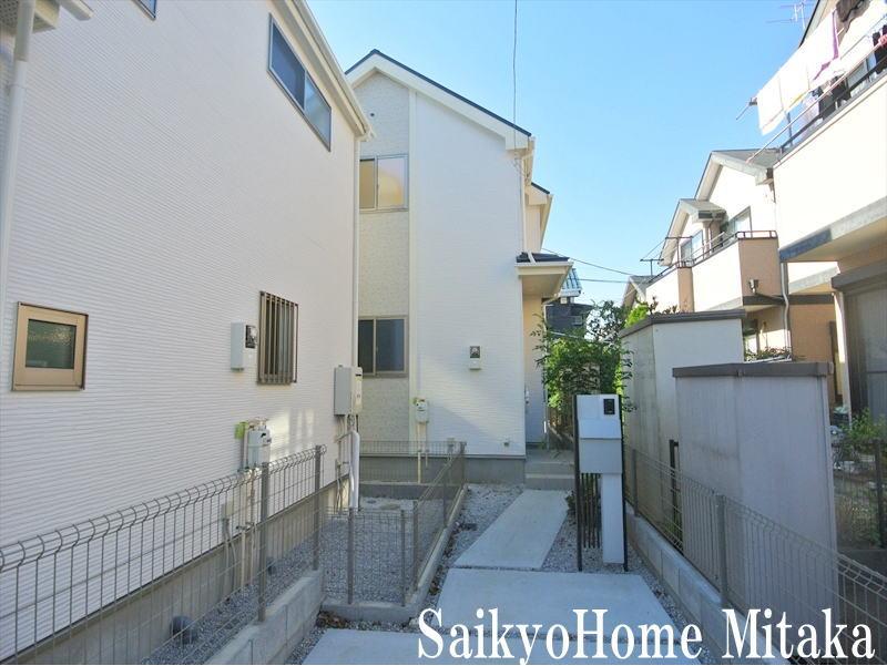 Local appearance photo. Local (12 May 2013) Shooting