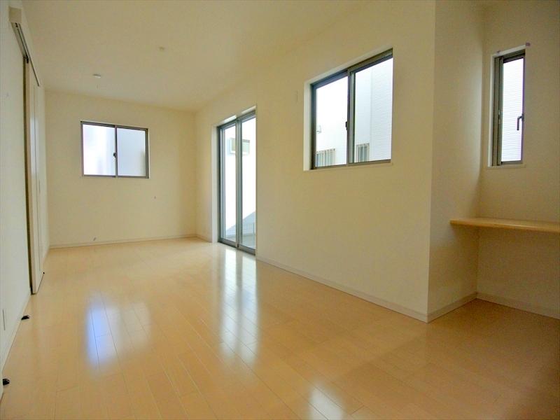 Living. Local (12 May 2013) Shooting