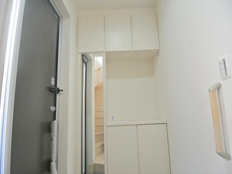 Entrance. Local (12 May 2013) Shooting