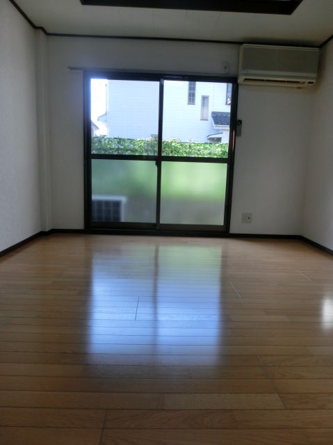 Living and room. Corner room ・ Two-sided lighting