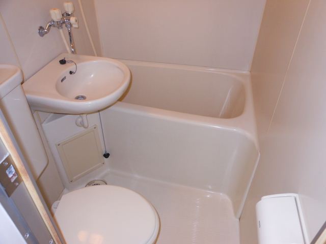 Bath. Your easy-to-clean wash basin with a three-point unit bus ☆