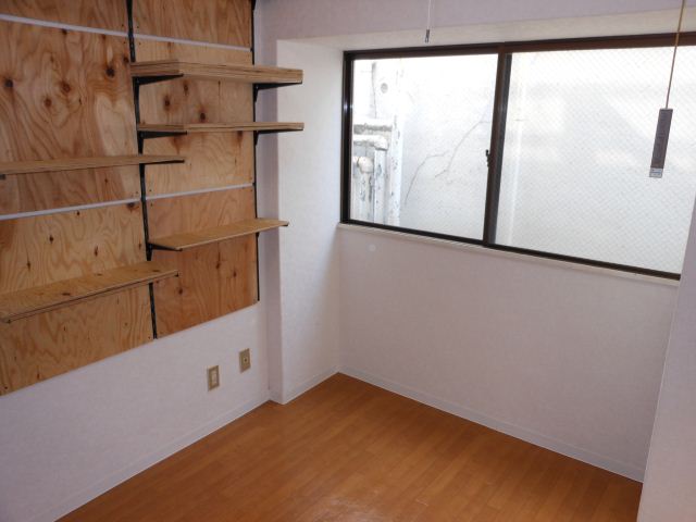 Living and room. Stylish wall ☆