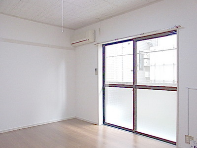 Living and room. Western-style 6.5 Pledge